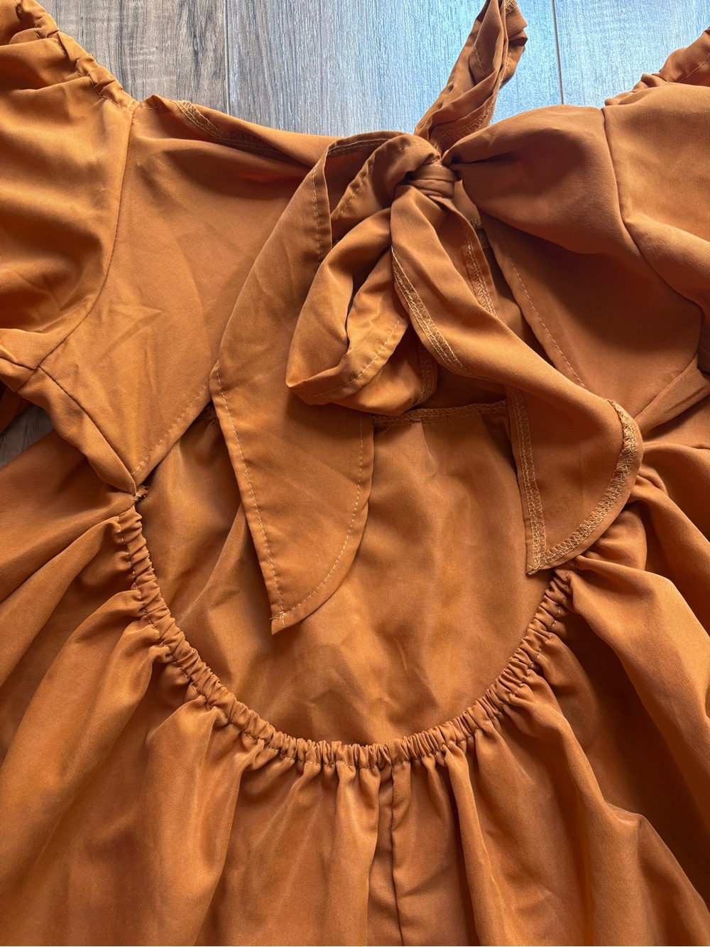 Copper Orange SHEIN top with tie puff sleeves and open back with wide band tie. - Picture 4 of 5